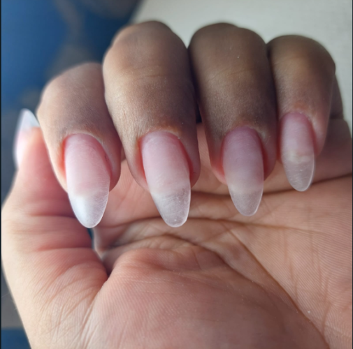 acrylic nails services in Ra'anana